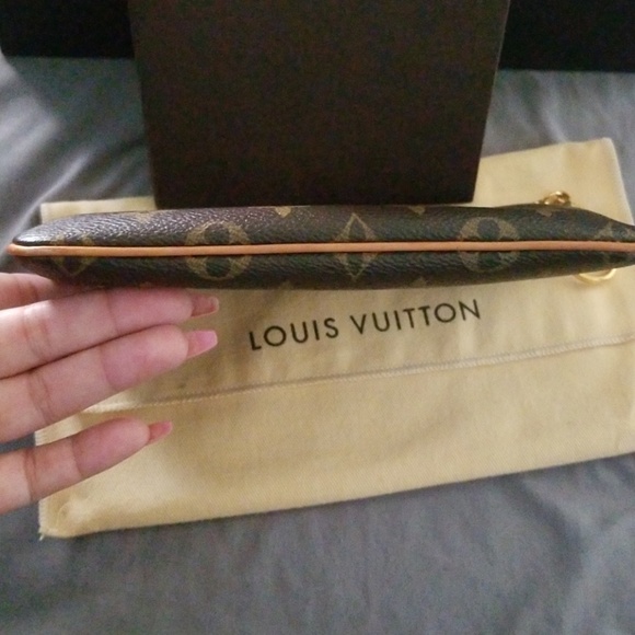 Louis Vuitton Monogram Milla Clutch MM - Picture 4 of 8